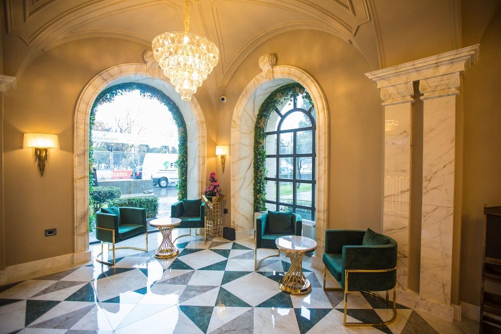 Promenade Hotel Baku Bagian luar foto The lobby of the hotel