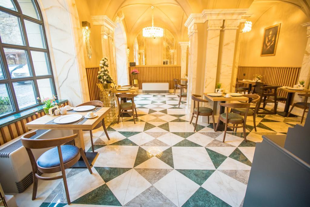 Promenade Hotel Baku Bagian luar foto Restaurant