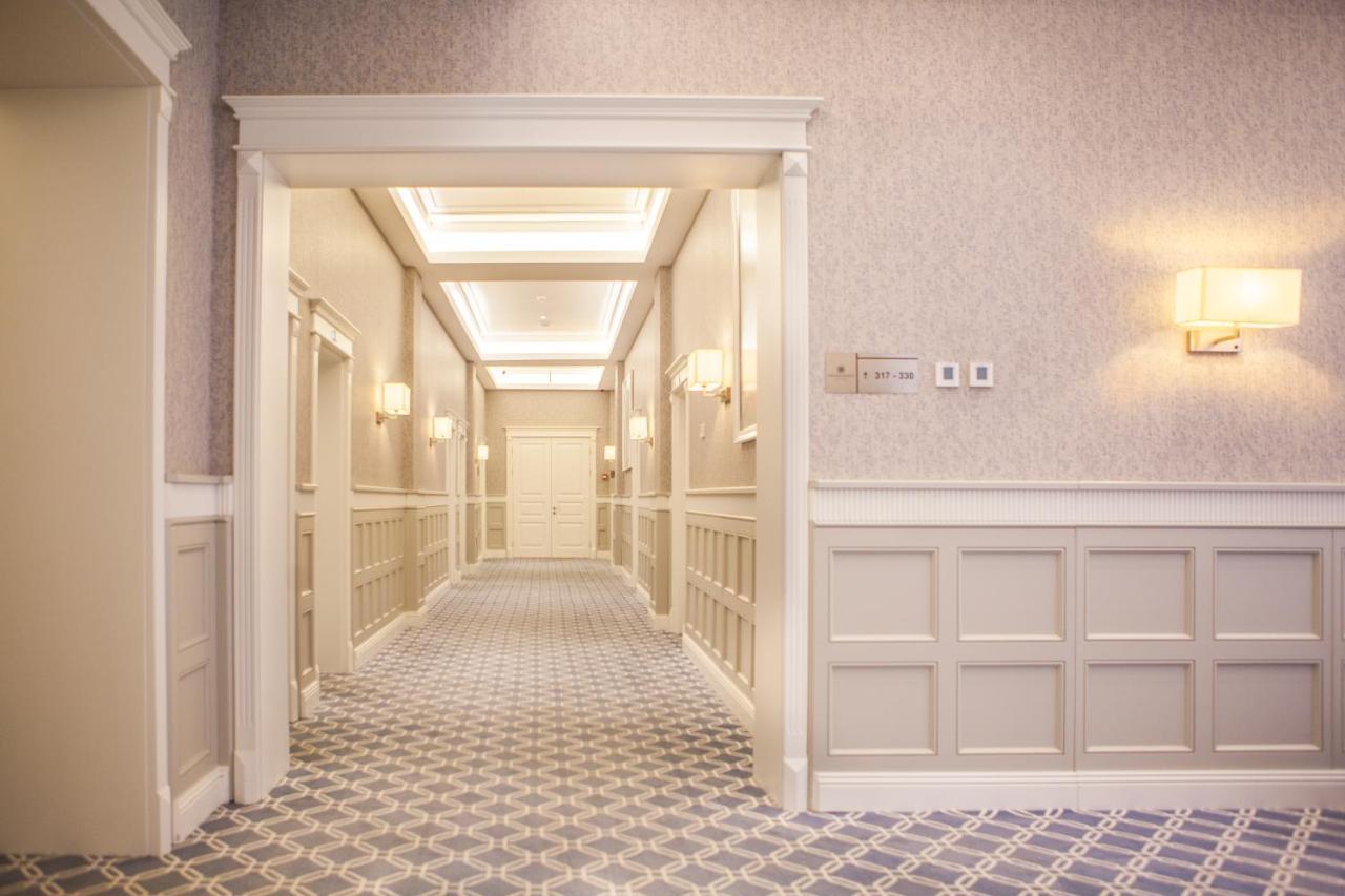 Promenade Hotel Baku Bagian luar foto A corridor at the hotel