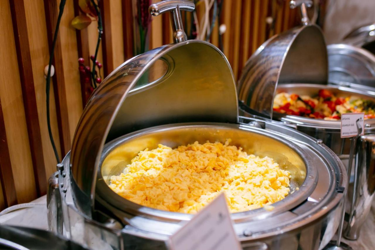 Promenade Hotel Baku Bagian luar foto Scrambled eggs