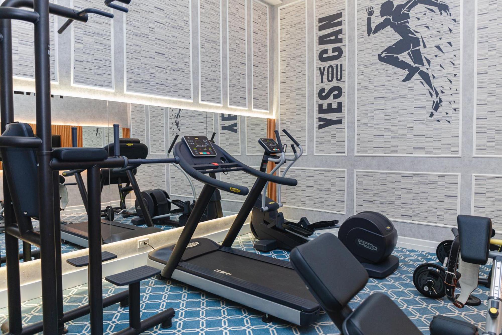 Promenade Hotel Baku Bagian luar foto The gym at the hotel