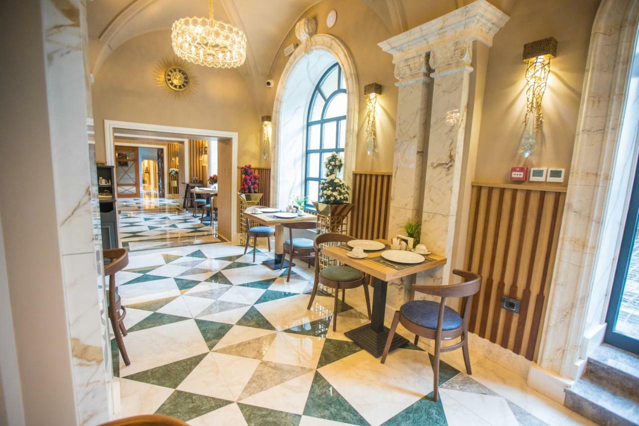Promenade Hotel Baku Bagian luar foto The restaurant