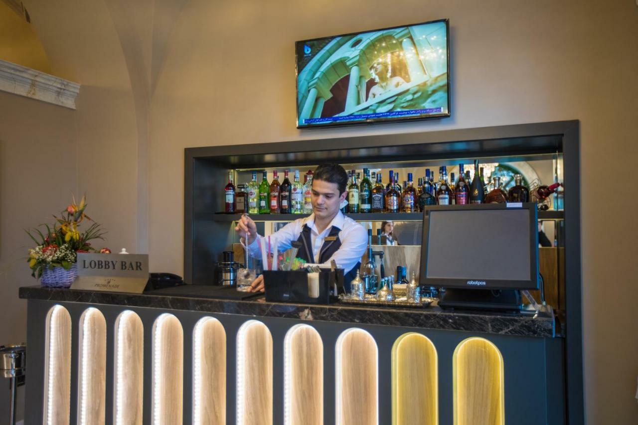 Promenade Hotel Baku Bagian luar foto A bartender at work