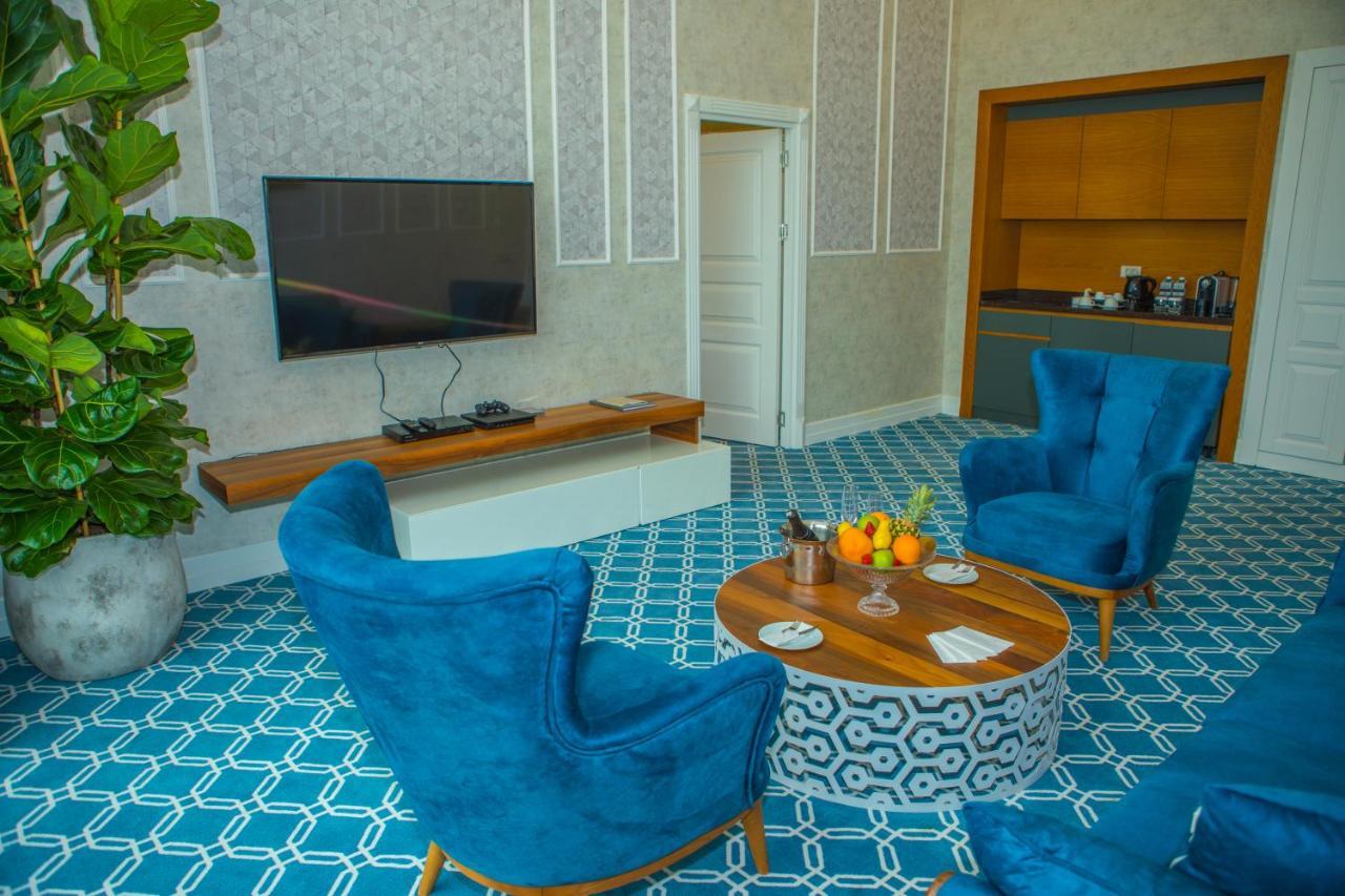 Promenade Hotel Baku Bagian luar foto A suite at the hotel