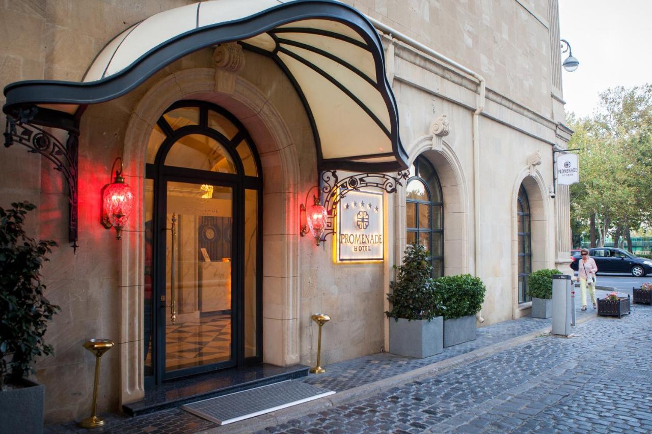 Promenade Hotel Baku Bagian luar foto Entrance of the hotel
